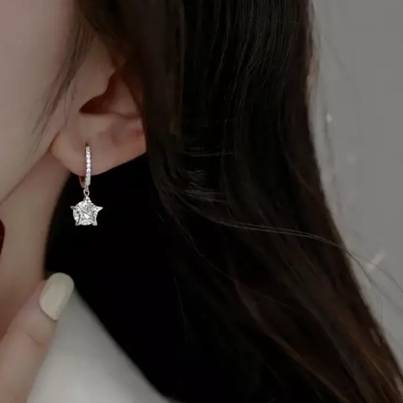 🌟 Sterling Silver Hoop Star Earrings - Picture 2 of 3